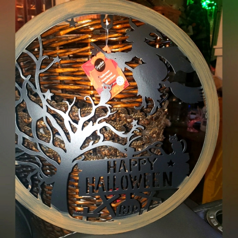 HALLOWEEN METAL ROUND SILOUETTE DECOR NWT